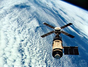 An overhead view from the Skylab 4 Command and Service Modules of the Skylab space station cluster in Earth orbit. 