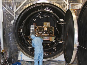 A technician prepares the Canadian-built fine-guidance sensor’s engineering test unit for cryogenic testing at the Canadian Space Agency’s David Florida Lab in Ottawa.