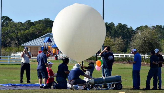 Students fill a balloon for the team’s project test flight with the Rocket University payload launch and recovery lab.