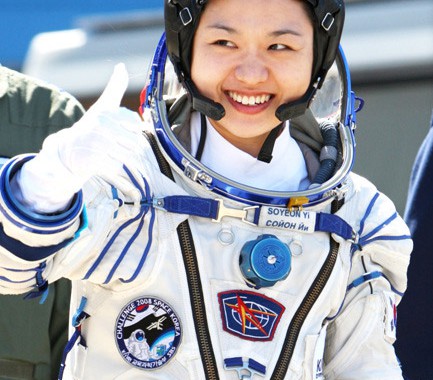 Soyeon Yi the day of launch on April 8, 2008.