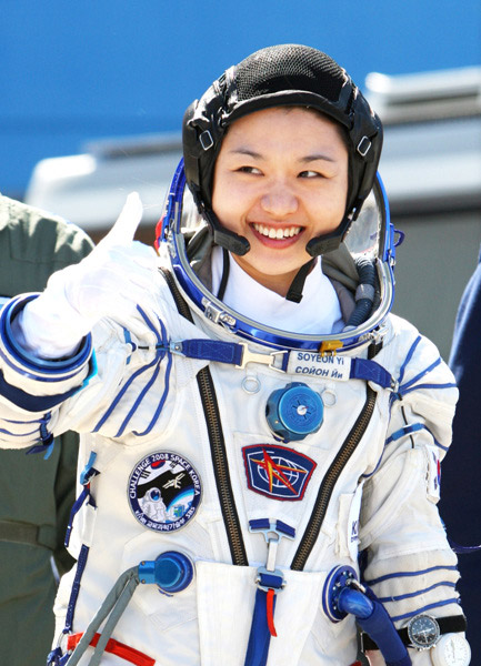 Soyeon Yi the day of launch on April 8, 2008.
