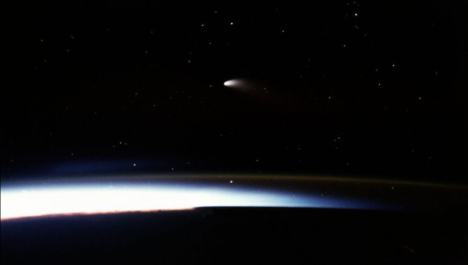 Comet Hale Bopp seen from Space Shuttle Columbia on STS-83. Credit: NASA