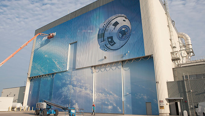 Boeing’s Commercial Crew and Cargo Processing Facility (C3PF) at Kennedy Space Center features a mural of the CST-100 Starliner, the company’s commercial crew transportation spacecraft. The C3PF is located on the site of the shuttle program’s Orbiter Processing Facility-3. Photo Credit: NASA/Kim Schiflett