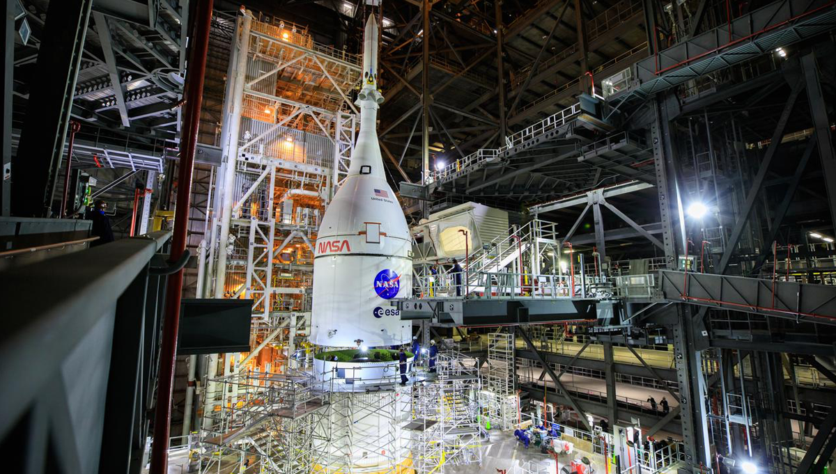 With the Orion spacecraft secured atop the powerful Space Launch System, NASA has finished stacking and integrating the components of the Artemis I mission inside the Vehicle Assembly Building at Kennedy Space Center. Credit: NASA